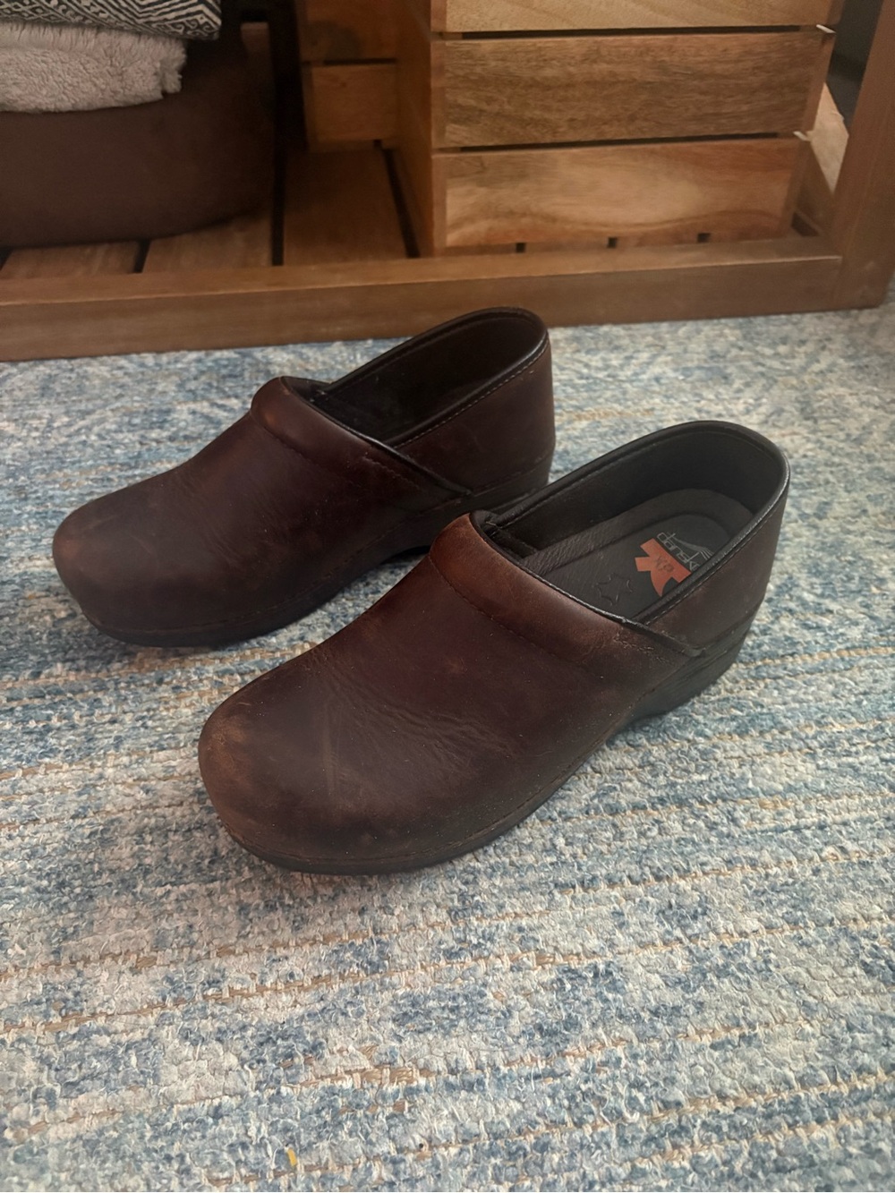 Women's Brown Leather Slip-On Mules (Brown)